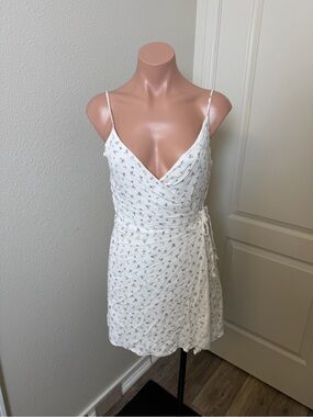 Hollister White Floral Wrap Mini Dress Sz S